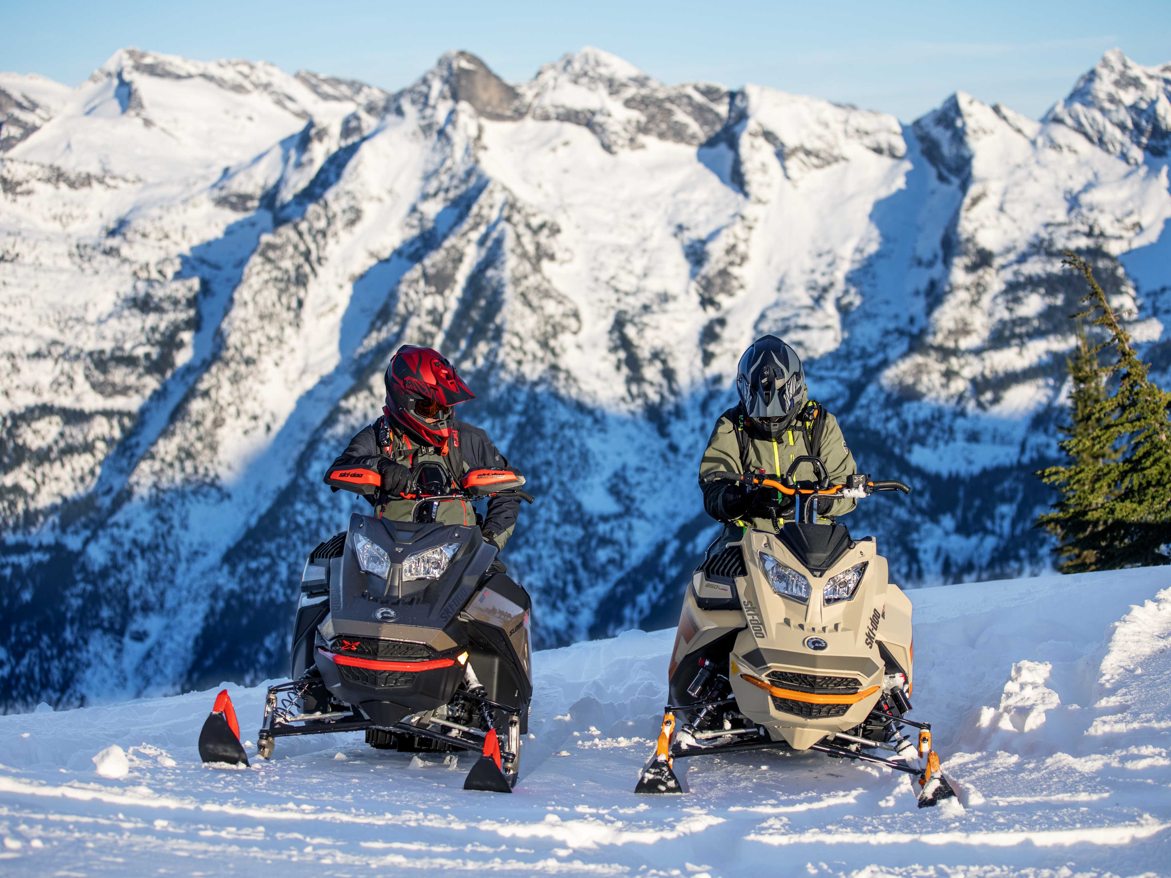 2 riders talking during a snowmobile ride