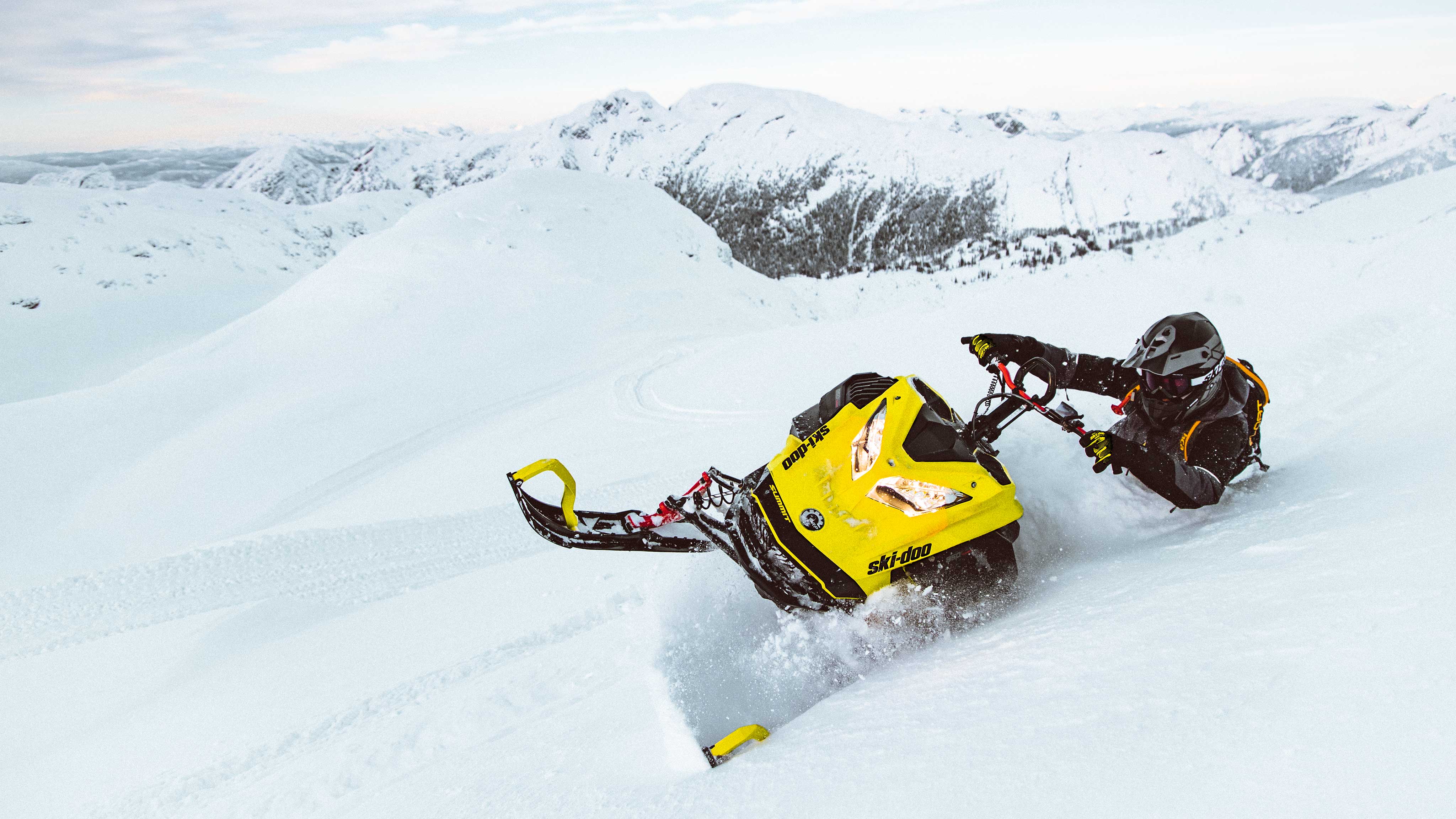 Man riding a Ski-Doo Summit 850 ETEC Turbo in Deep-Snow