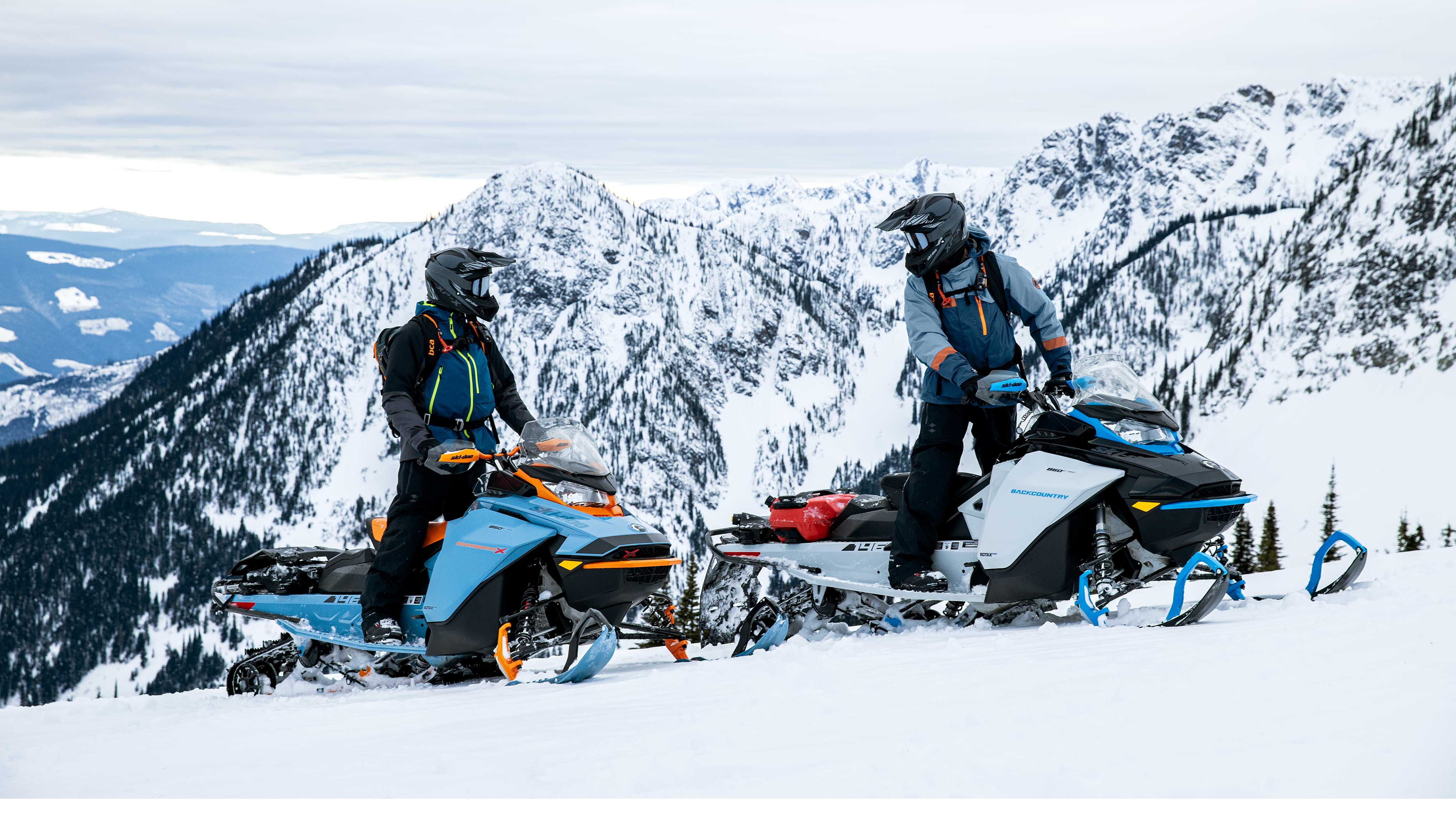 2 riders talking during a snowmobile backcountry ride