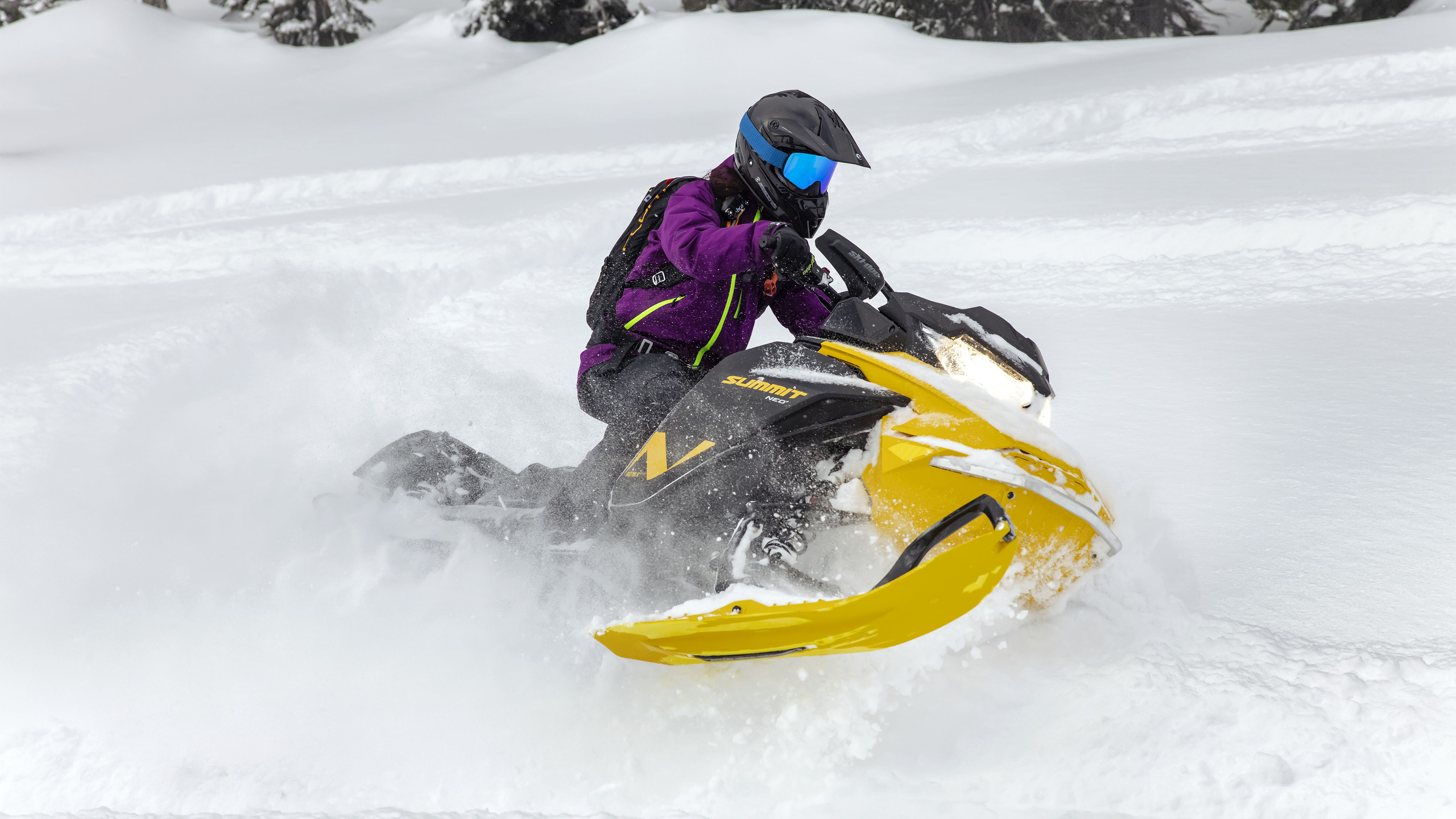 Ski-Doo Summit Neo 2023, motoneige intermédiaire pour neige profonde